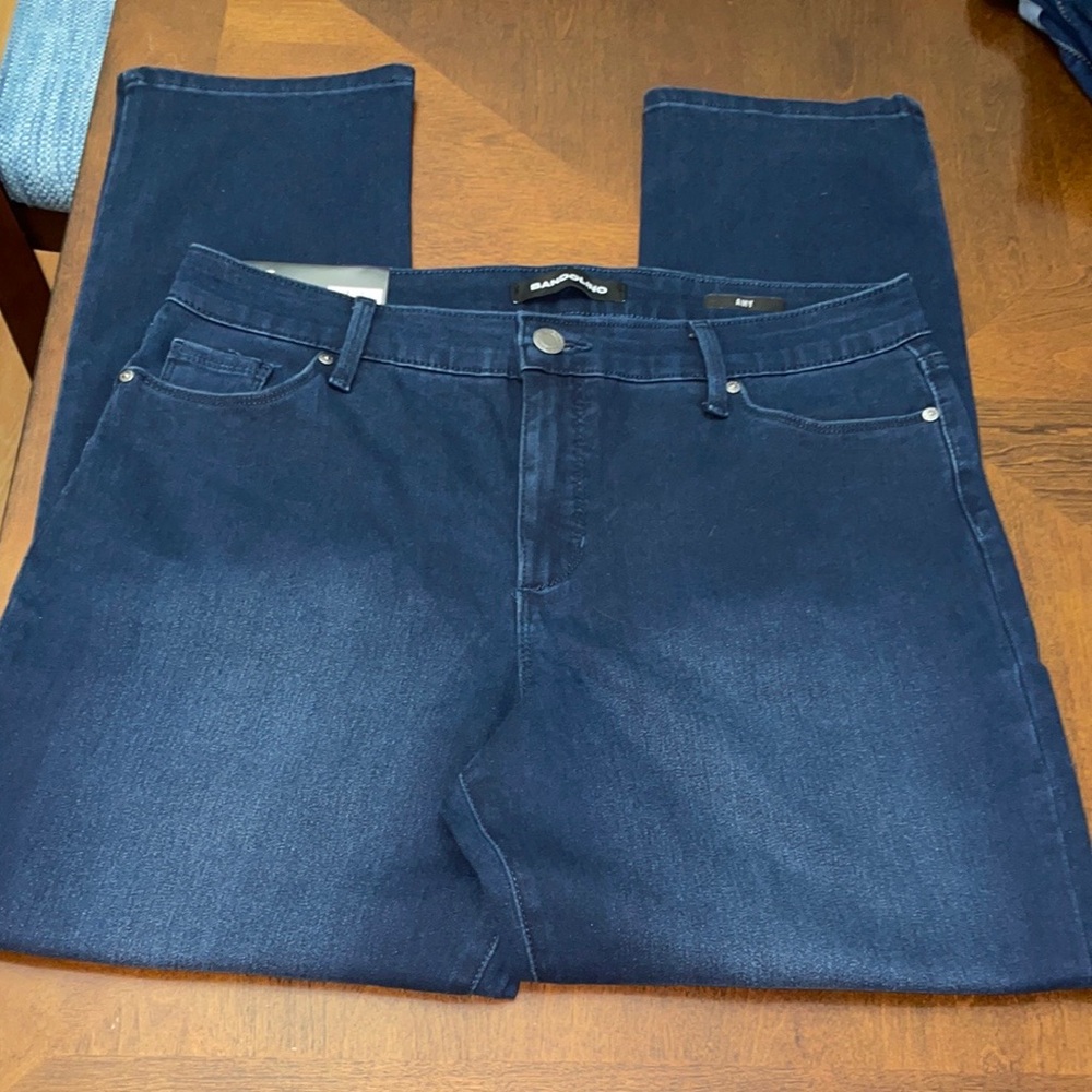 Women's Bandolino Straight Leg Jeans, size 16, New with Tags.